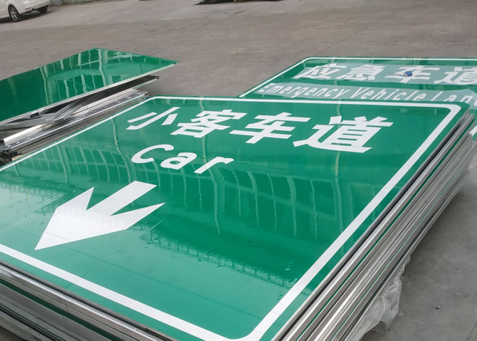 ��ͨ��־��